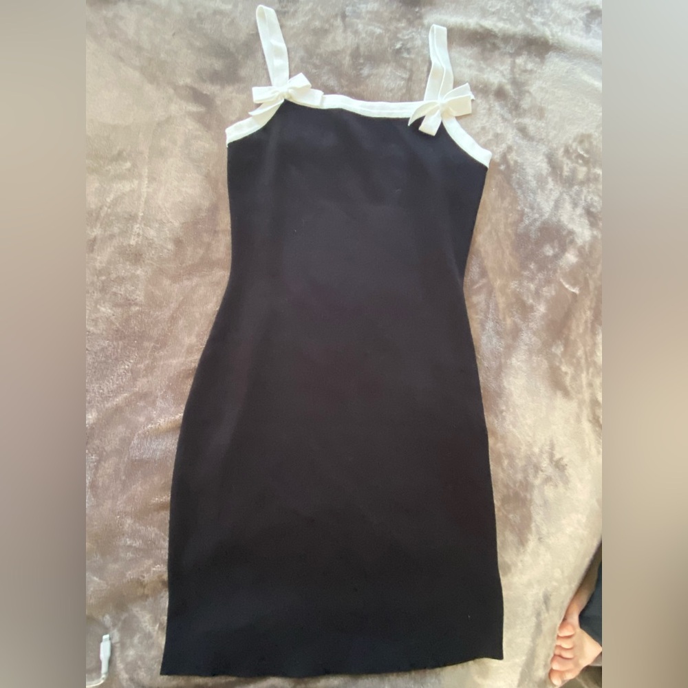 Storia Black and White Sheath Mini Dress